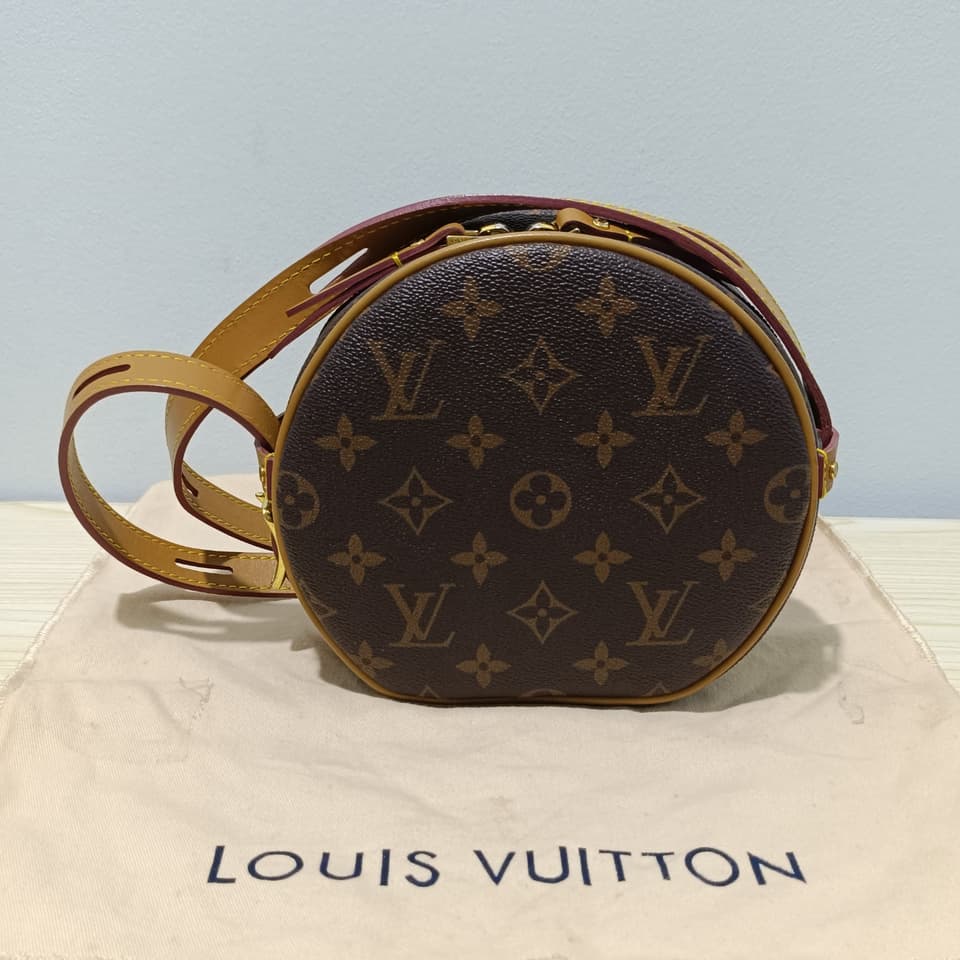 Small shoulder bag