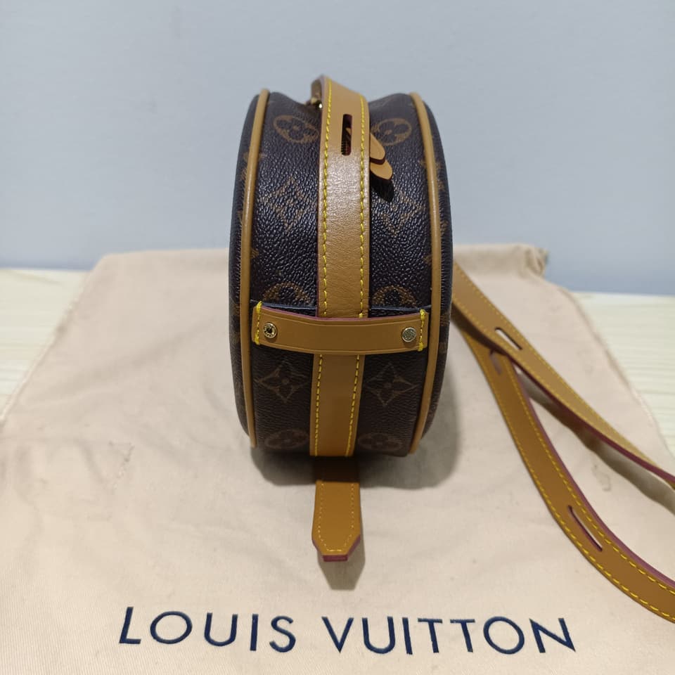 Small shoulder bag
