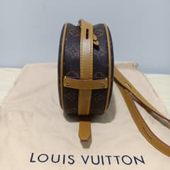 Small shoulder bag - image blurred placeholder