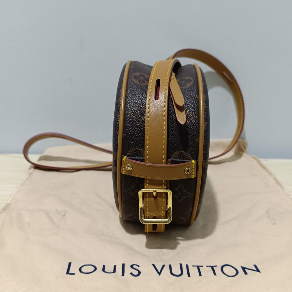 Small shoulder bag