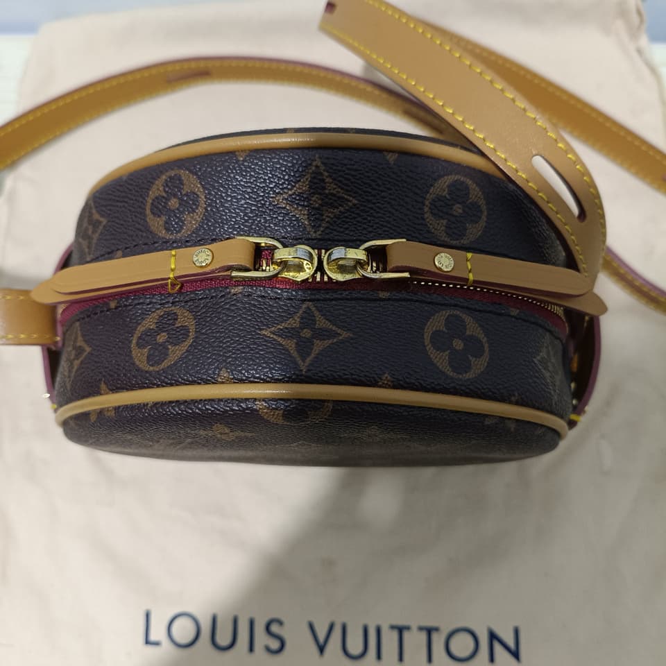 Small shoulder bag
