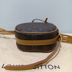 Small shoulder bag - image blurred placeholder
