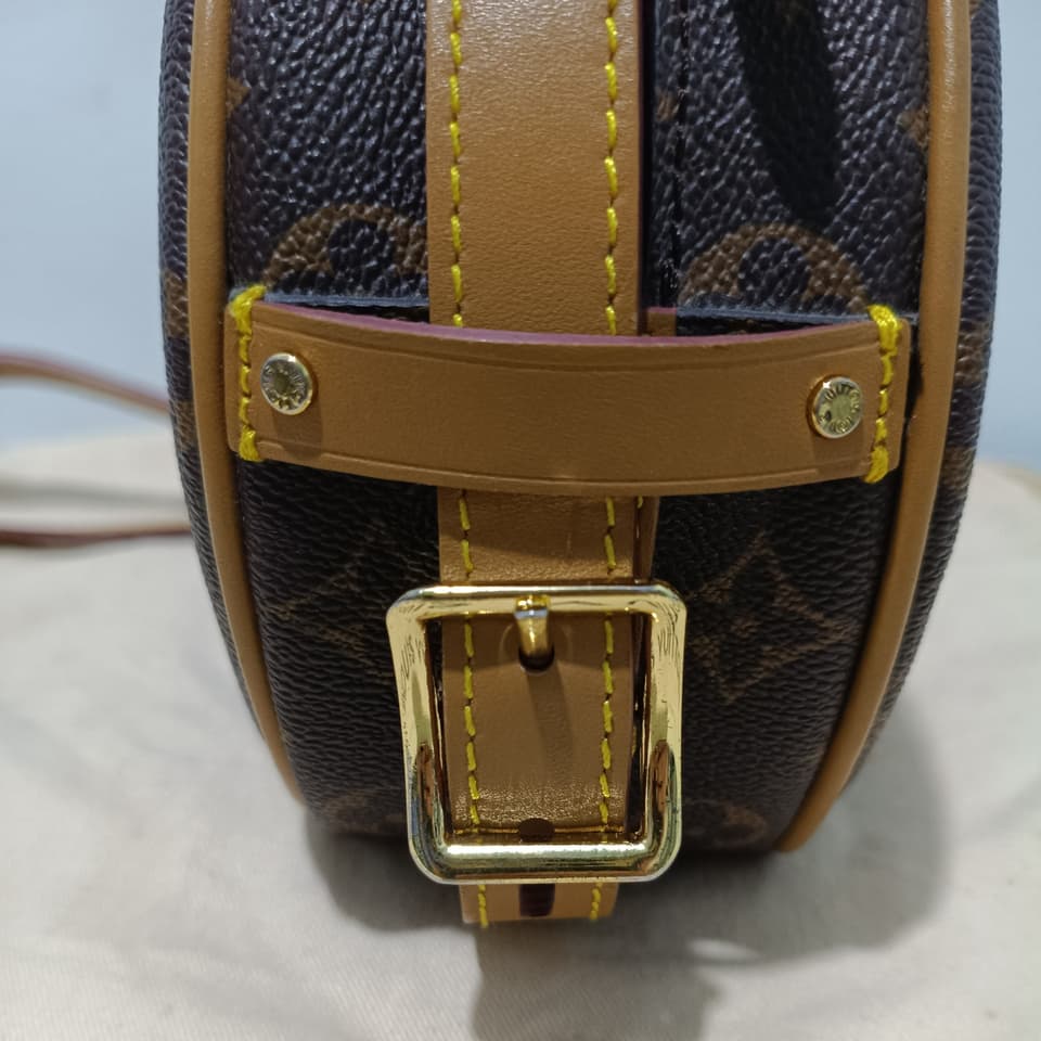 Small shoulder bag