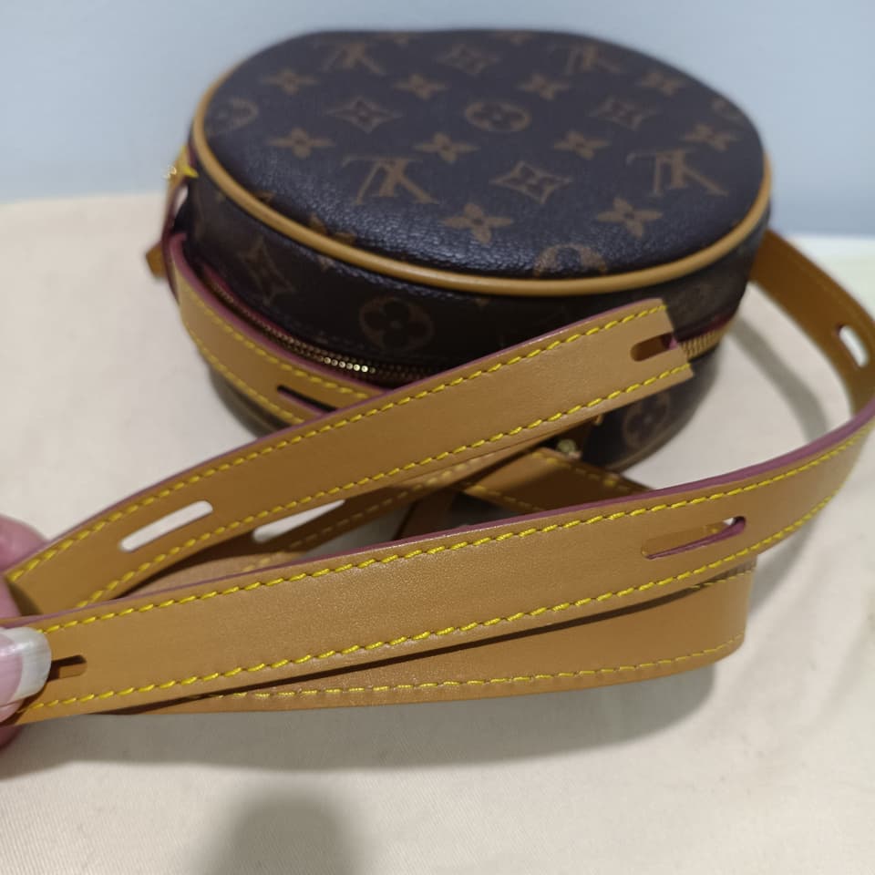 Small shoulder bag