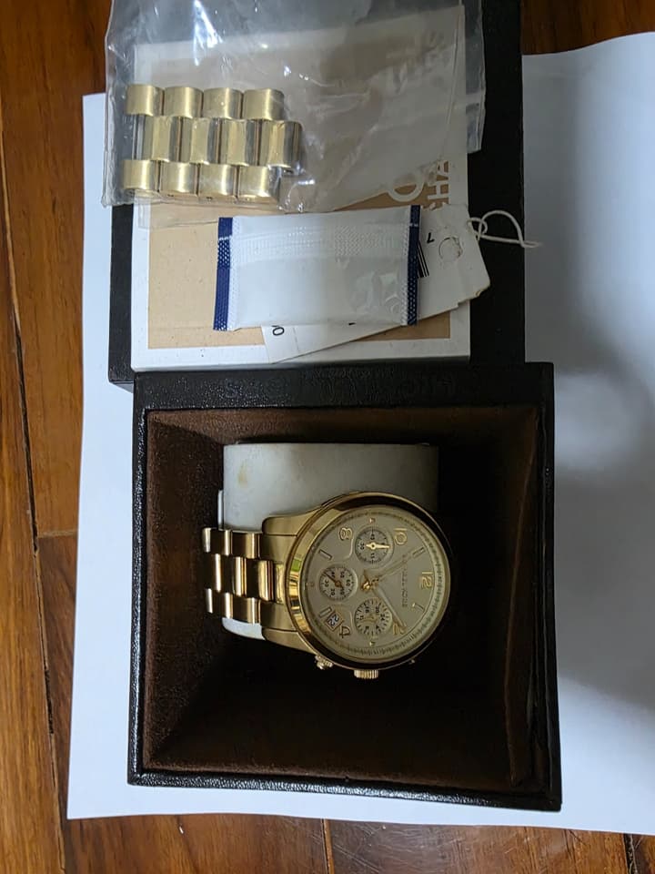นาฬิกา Michael Kors รุ่น MK5055 โครโนกราฟสีทองสำหรับผู้หญิงจากคอลเลกชัน