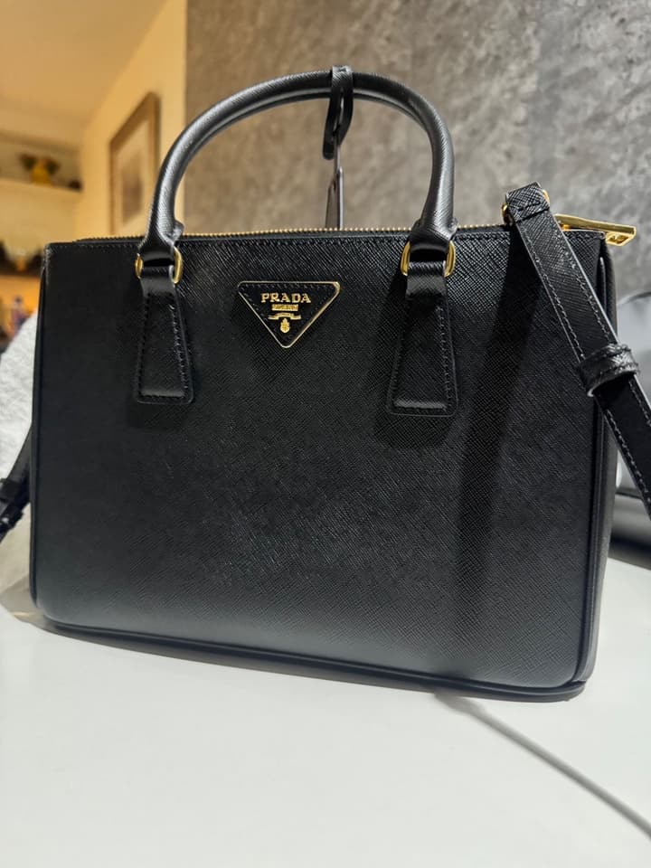 กระเป๋า Prada ของแท้ ออกช็อป