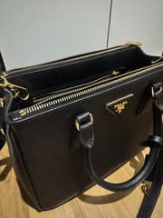 กระเป๋า Prada ของแท้ ออกช็อป - image blurred placeholder