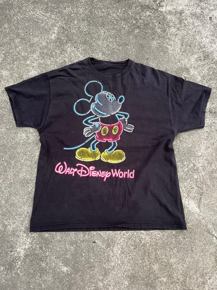เสื้อยืดสีดำลาย Mickey Mouse