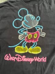 เสื้อยืดสีดำลาย Mickey Mouse - image blurred placeholder
