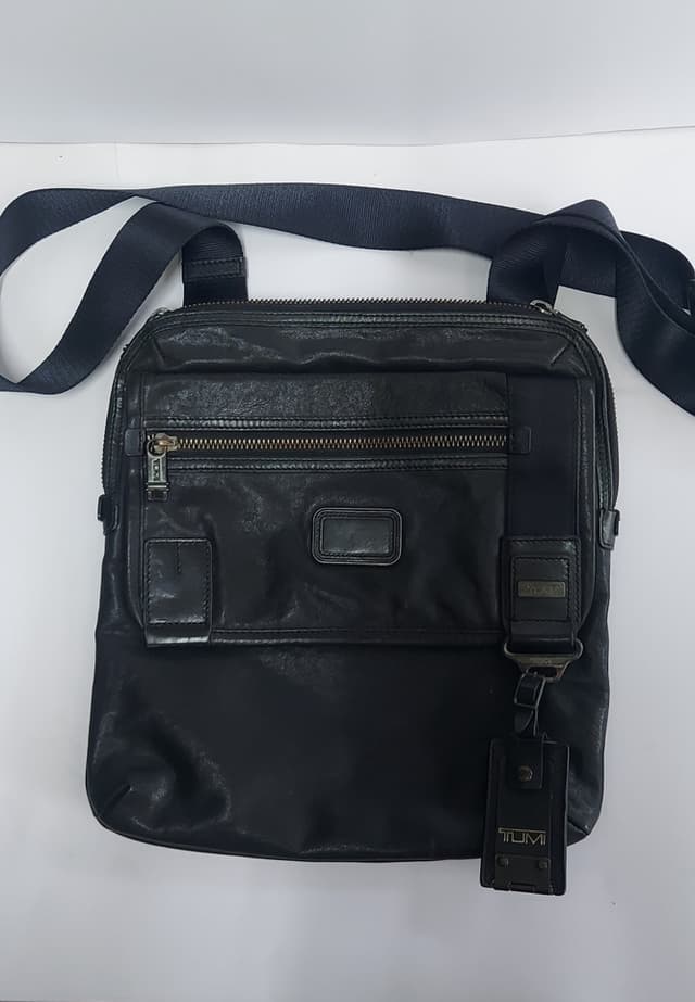 กระเป๋าสะพาย TUMI หนังวัวแท้ รุ่น Beale Messenger หนังวัวแท้ 100%