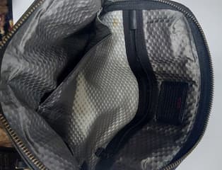 TUMI genuine cowhide leather shoulder bag, Beale Messenger model, 100% cowhide leather - image blurred placeholder