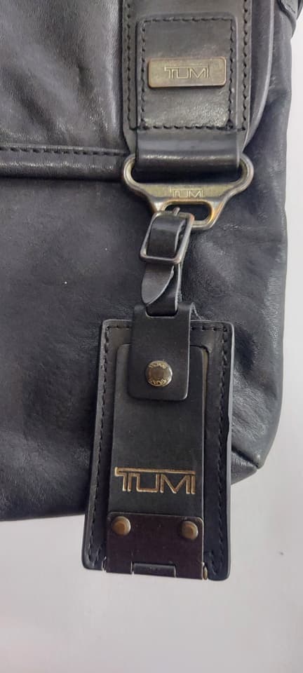 TUMI genuine cowhide leather shoulder bag, Beale Messenger model, 100% cowhide leather