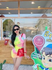 กระเป๋าสีแดง - image blurred placeholder