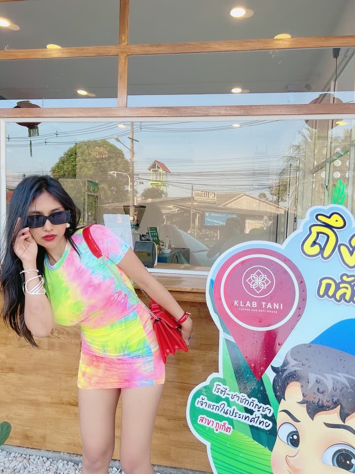 กระเป๋าสีแดง