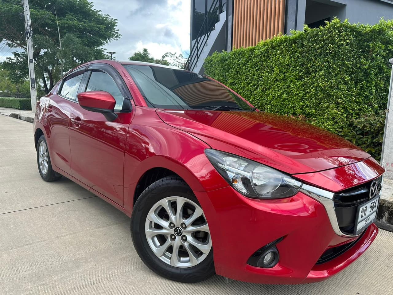 Mazda 2 1.3 Skyactiv - สีแดง (2015)