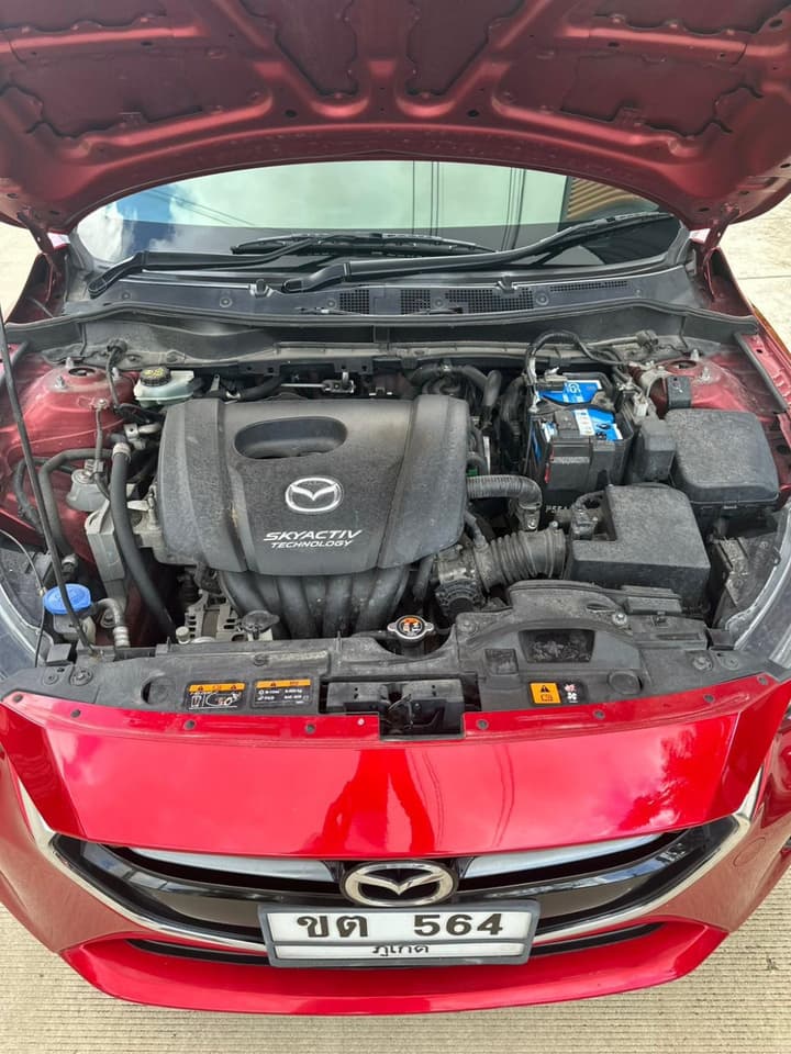 Mazda 2 1.3 Skyactiv - สีแดง (2015)