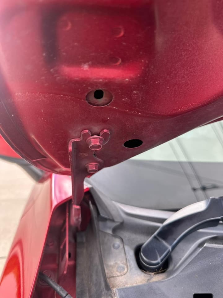 Mazda 2 1.3 Skyactiv - สีแดง (2015)