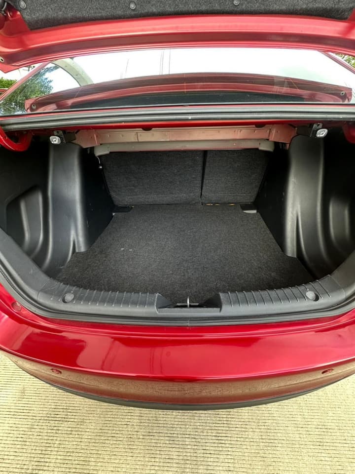 Mazda 2 1.3 Skyactiv - สีแดง (2015)