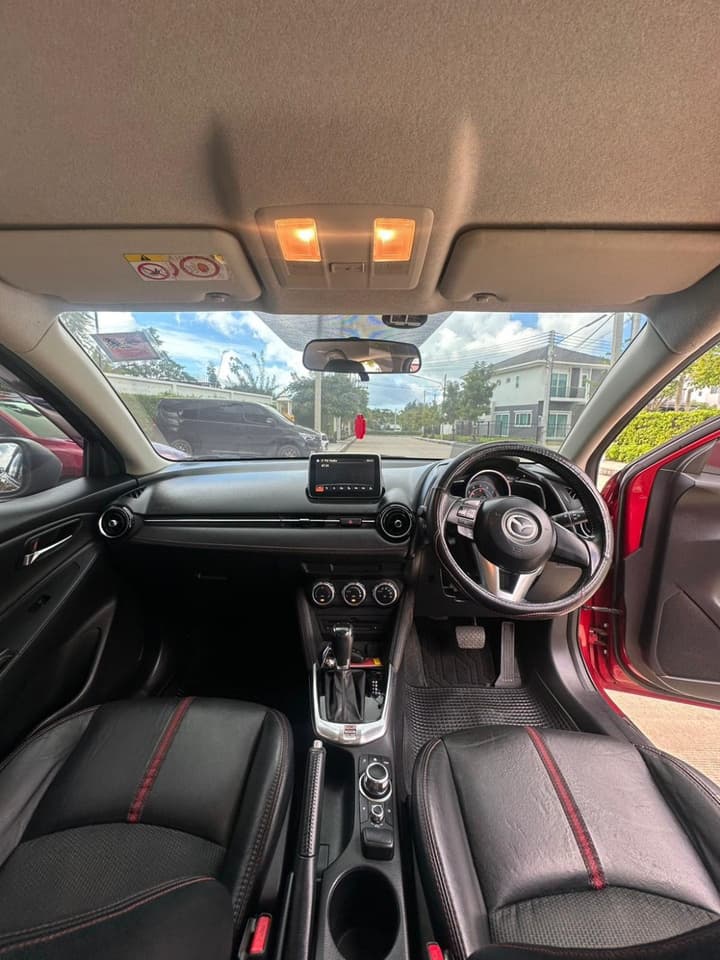 Mazda 2 1.3 Skyactiv - สีแดง (2015)