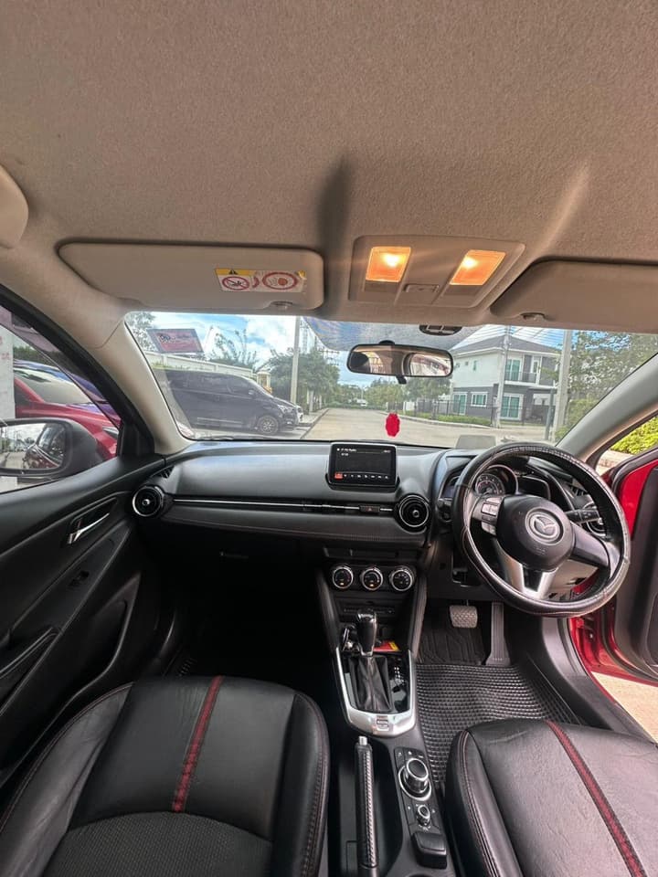 Mazda 2 1.3 Skyactiv - สีแดง (2015)