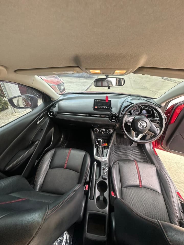Mazda 2 1.3 Skyactiv - สีแดง (2015)