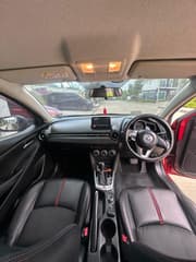 Mazda 2 1.3 Skyactiv - สีแดง (2015) - image blurred placeholder