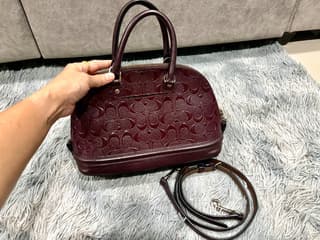 กระเป๋า Coach (Oxblood) โทนน้ำตาลแดงเข้ม - image blurred placeholder