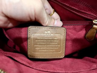 กระเป๋า Coach (Oxblood) โทนน้ำตาลแดงเข้ม - image blurred placeholder