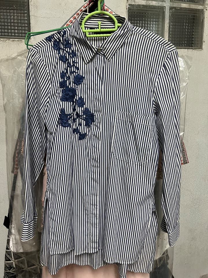 เสื้อเชิ้ตลายทางปักลาย Zara