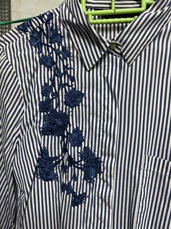 เสื้อเชิ้ตลายทางปักลาย Zara