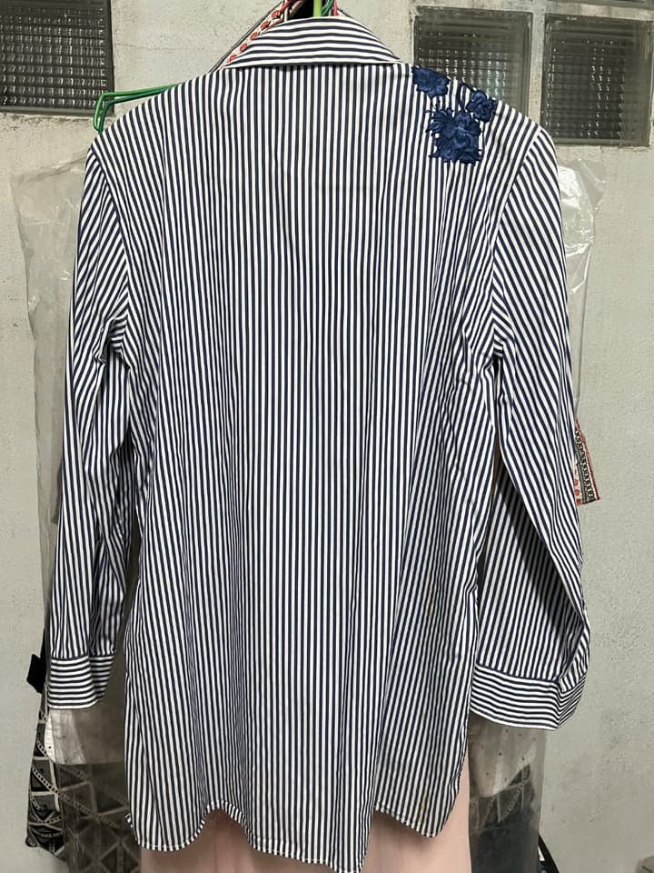เสื้อเชิ้ตลายทางปักลาย Zara
