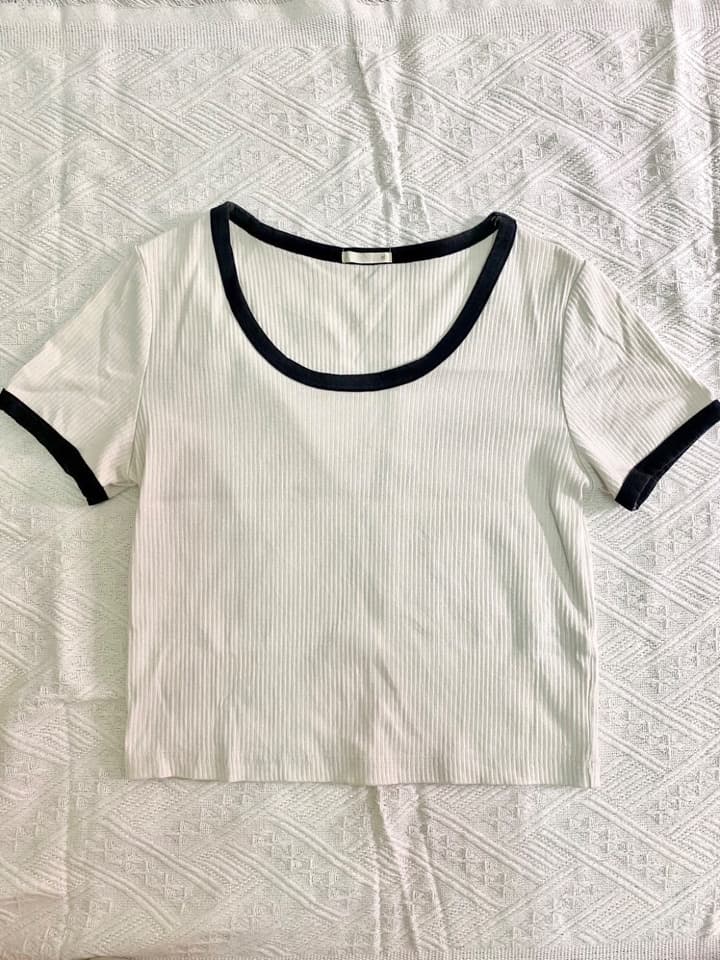 เสื้อแขนสั้นขอบดำ M