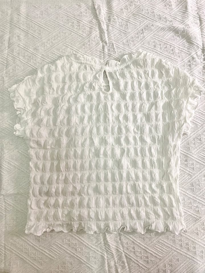 เสื้อแขนสั้นมีลูกเล่น M