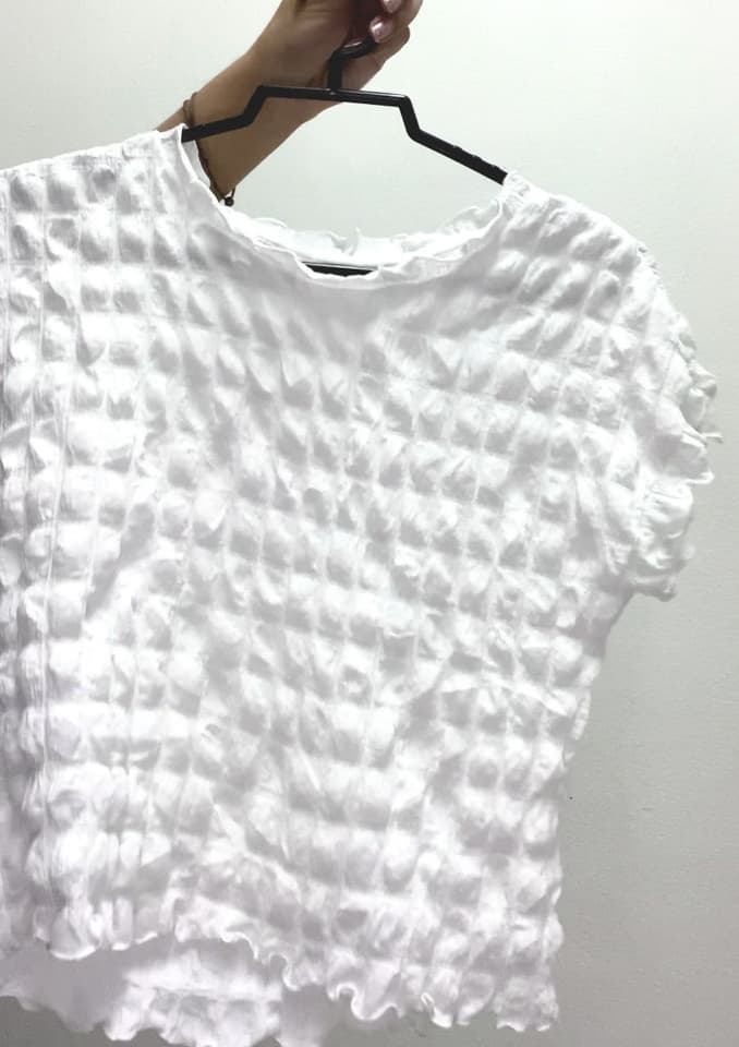 เสื้อแขนสั้นมีลูกเล่น M