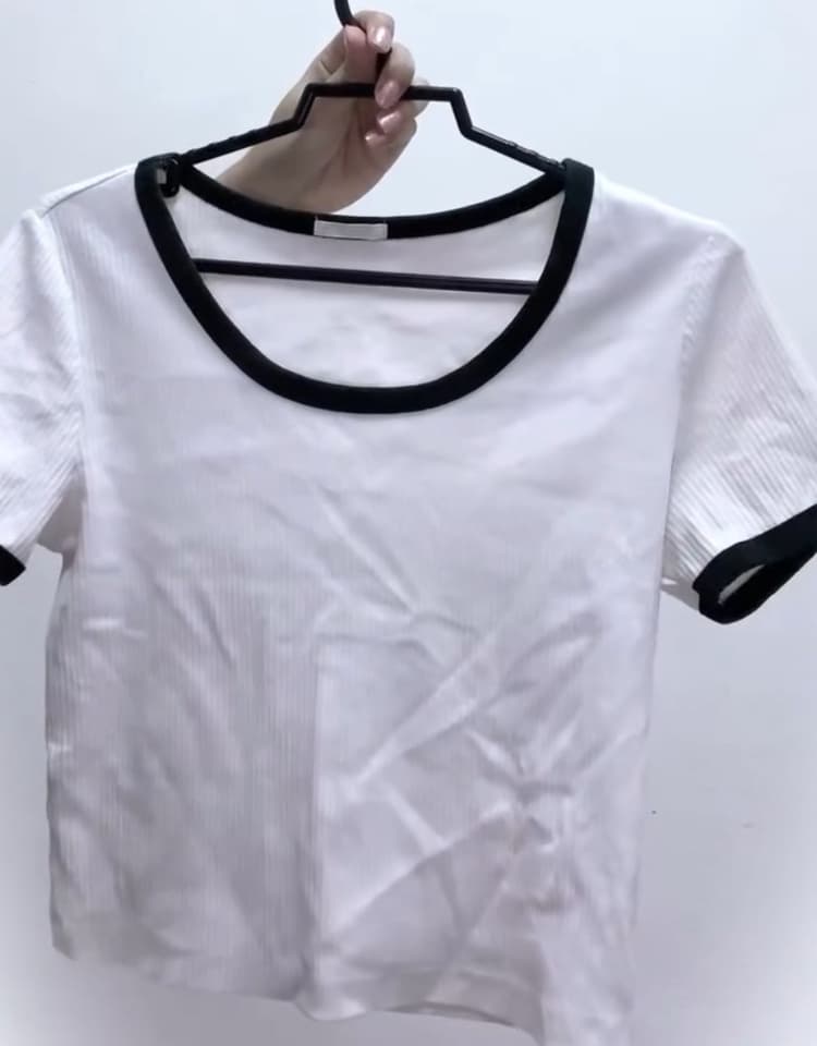 เสื้อแขนสั้นขอบดำ M