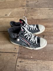 Spris Sneakers - image blurred placeholder