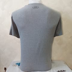 เสื้อ Under Armour กระทิง - image blurred placeholder
