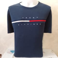เสื้อ Tommy Hilfiger - image blurred placeholder