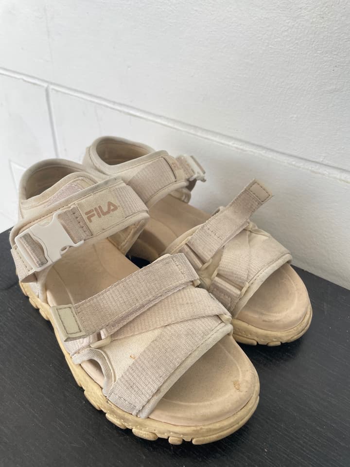 รองเท้ารัดส้น FILA รุ่น Disruptor SD Puffy