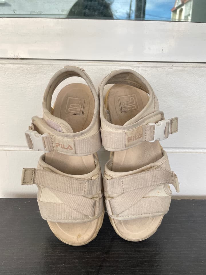 รองเท้ารัดส้น FILA รุ่น Disruptor SD Puffy