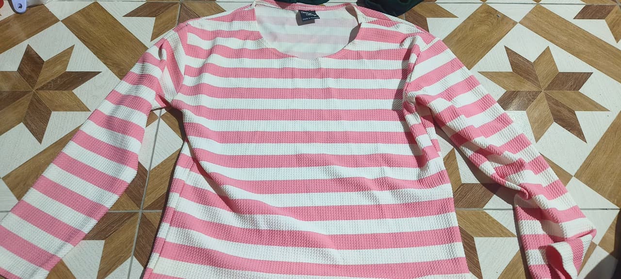 เสื้อแขนยาวผ้ายืดสีชมพูขาวของแท้ ไซส์ M, L