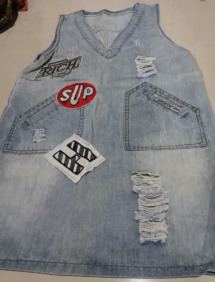 เสื้อยีนส์แขนกุด