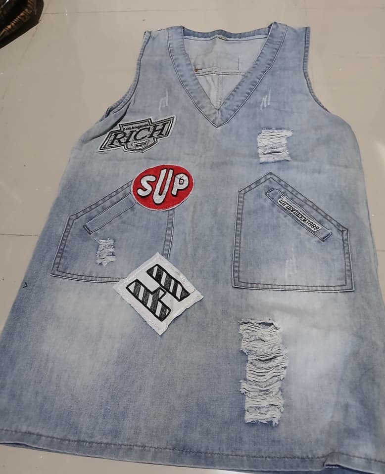เสื้อยีนส์แขนกุด
