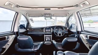 Toyota Innova 2.8V A/T ปี 2018 - image blurred placeholder