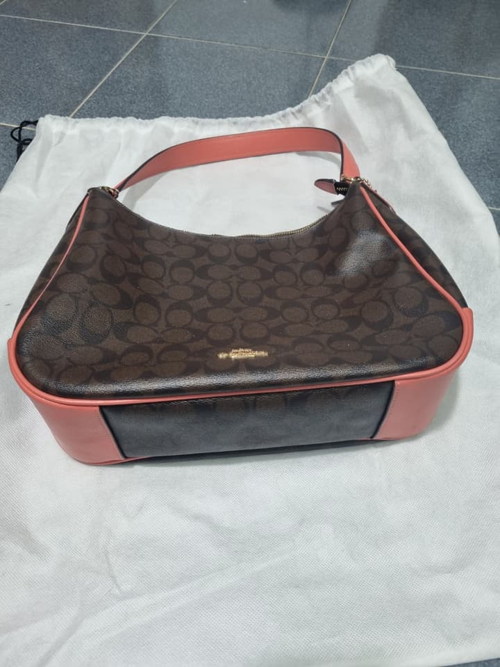 กระเป๋า Coach แท้