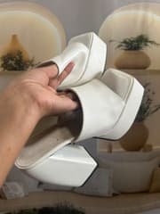รองเท้าแฟชั่น สูง 5 นิ้ว - image blurred placeholder