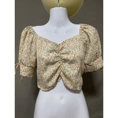 Doll Sleeve Crop Top - image blurred placeholder