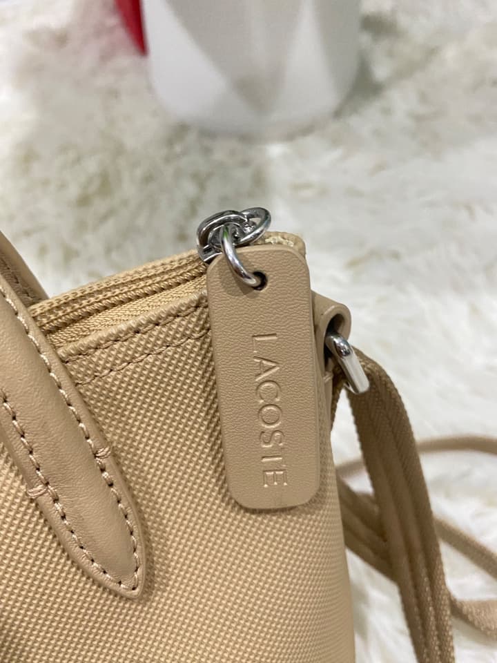 กระเป๋า Lacoste