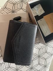กระเป๋าสตางค์ CHARLES & KEITH - image blurred placeholder