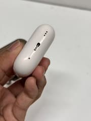 AirPods Pro รุ่นที่ 2 พร้อมเคส Type-C - image blurred placeholder